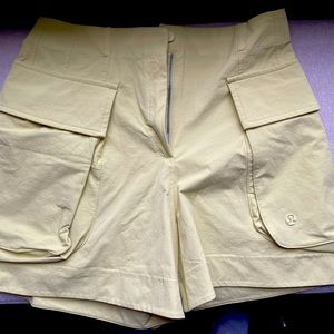 Lululemon Relaxed Fit Ultra High Rise Cargo Short